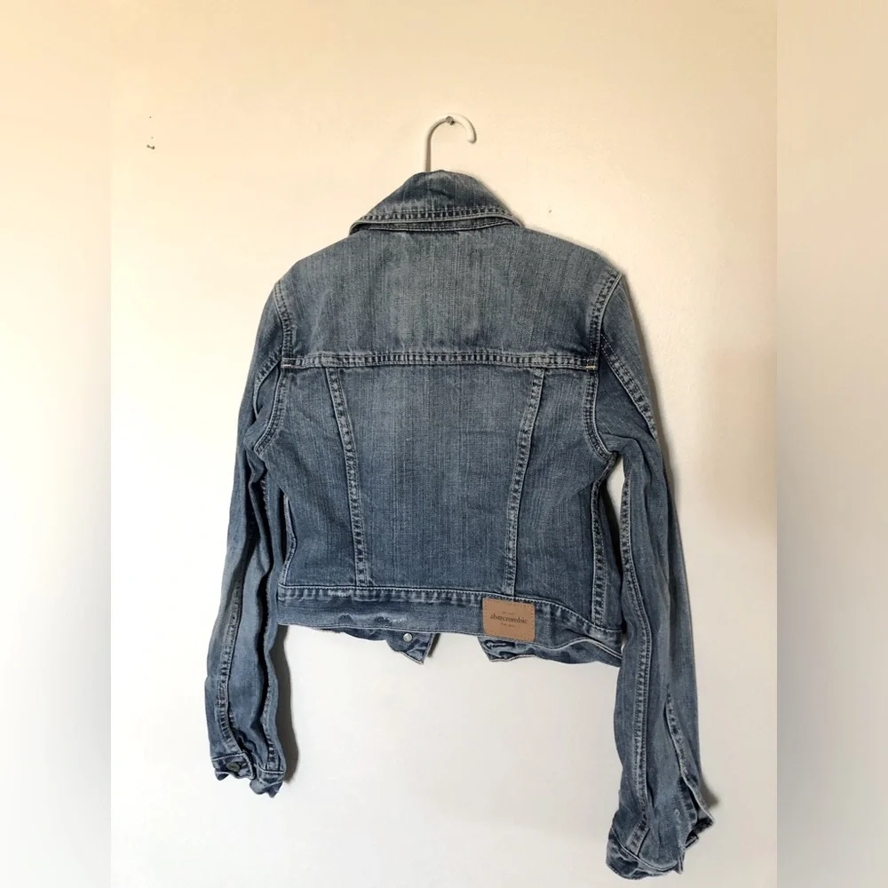 Abercrombie M ( 7/8 ) Denim Jean Jacket Medium/ Light Wash Floral Lining Button